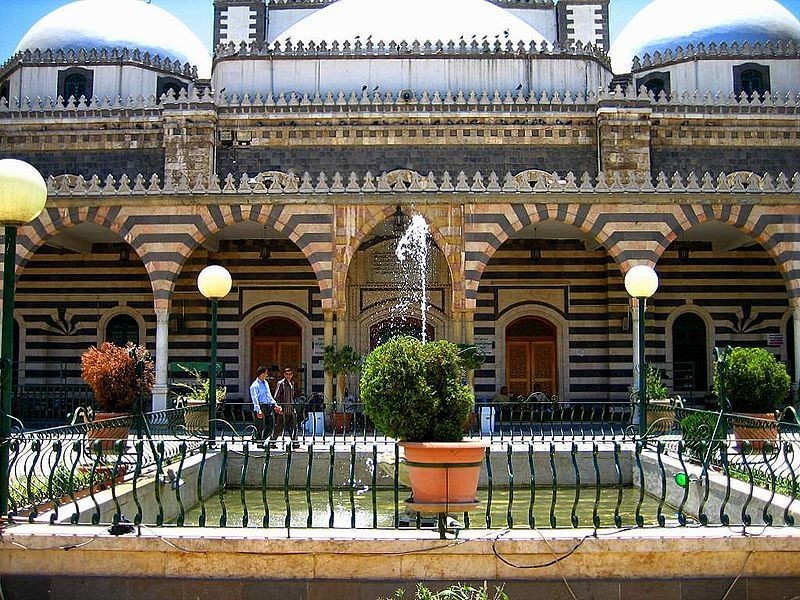 800px-Khaled_Ebn_El-Walid_Mosque_-_Courtyard
