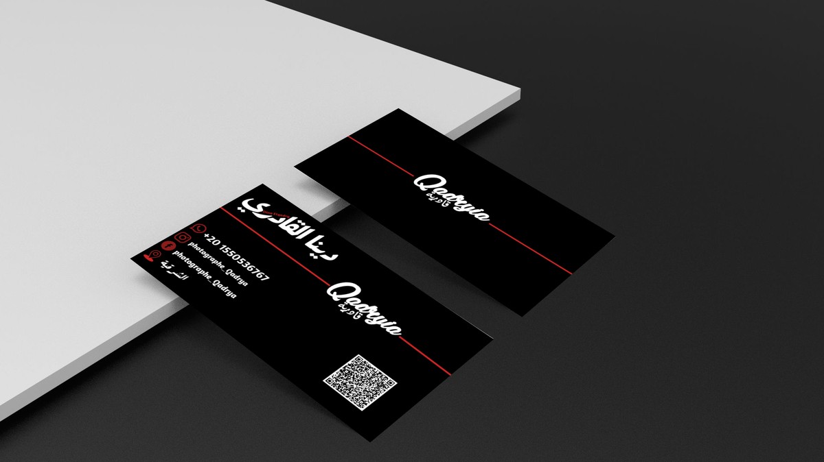 Vertical_Business_Card_Mockup