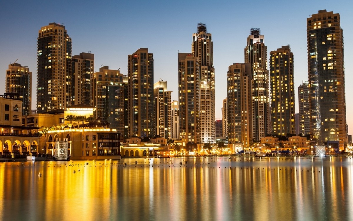 dubai golden reflections united arab emirates architecture buildings skyscrapers lights_1920x1200