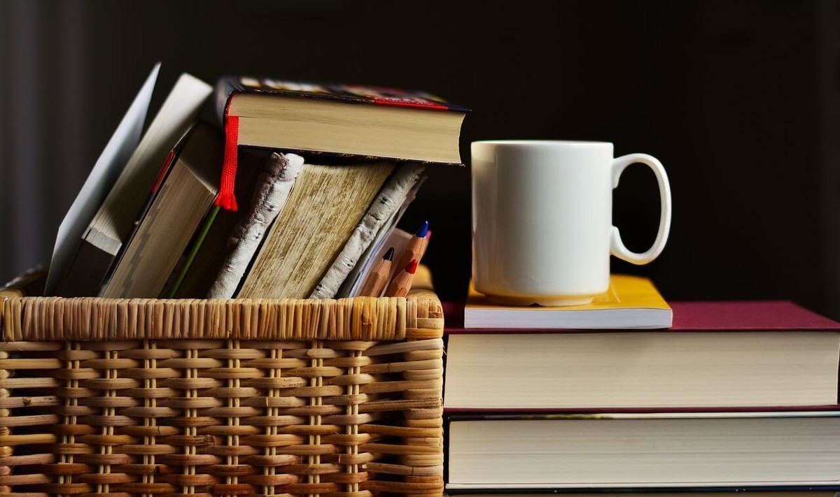 books-2412490_1280__1_