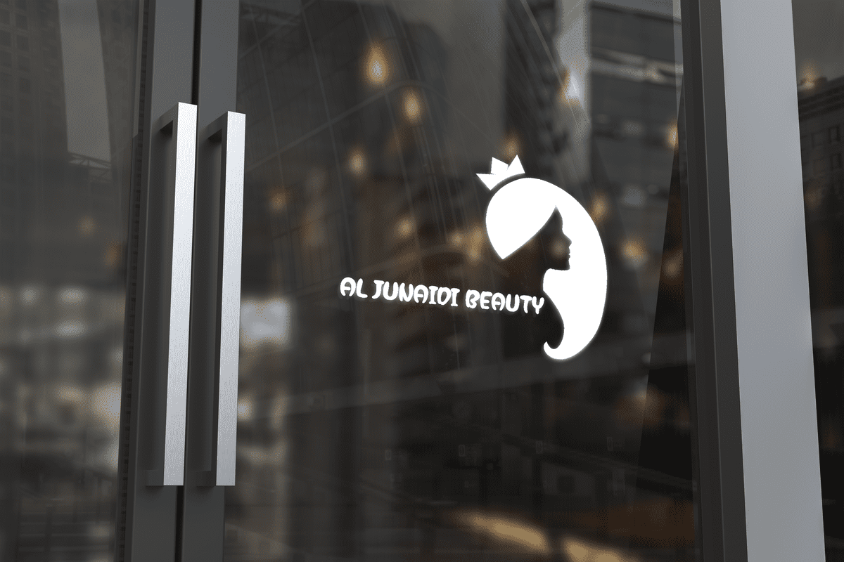 Logo_mockup_on_the_glass_doo11r