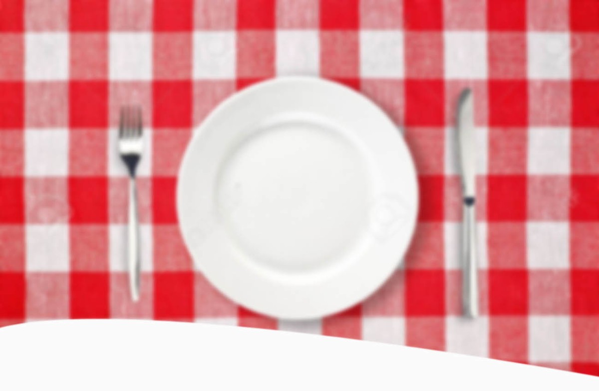 8994896-white-plate-on-red-checked-tablecloth-Stock-Photo