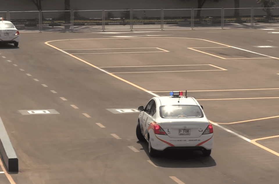 نصائح-لاجتياز-اختبار-وقوف-السيارات-في-دبي-960x636