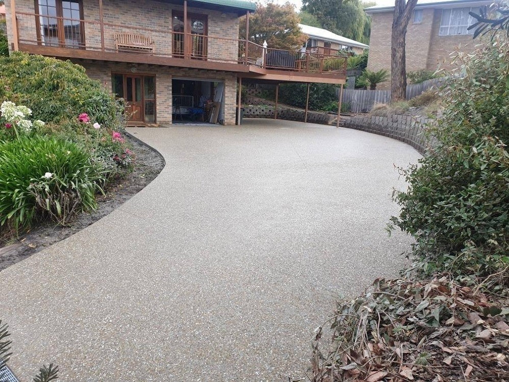 أرضيات_البحص_الملون_البارز__والمحبب_Exposed_gravel___Aggregate