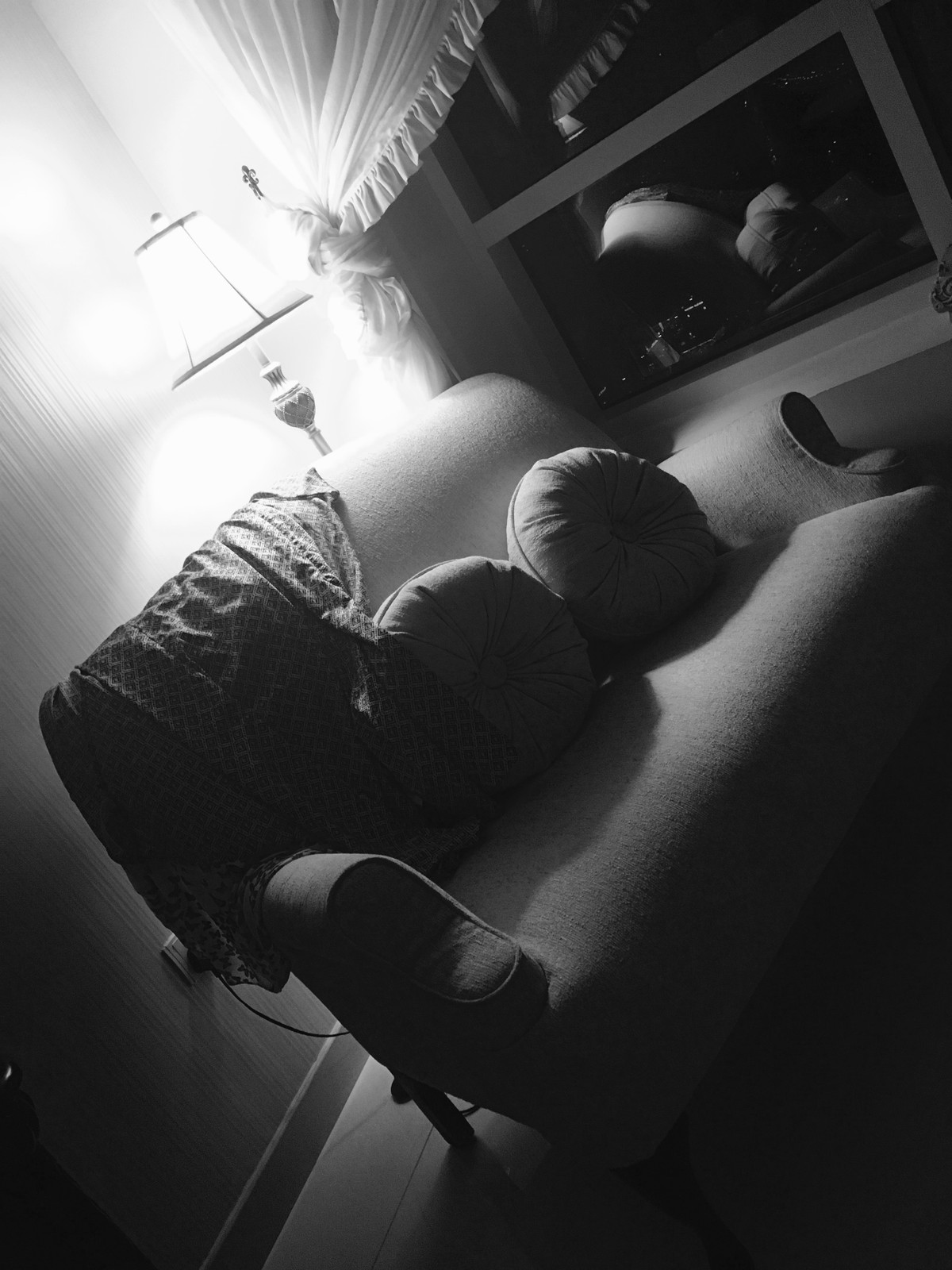 في الظلام الدامس ، قبل ساعات قليلة لأستقبل العام الحالي كنت أجلس هنا لأتذكر ما مضى