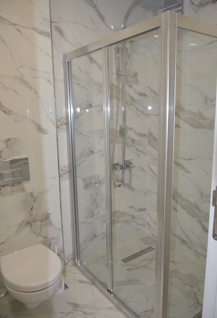 C9175079-697C-4C12-853B-3E500E24B8DB