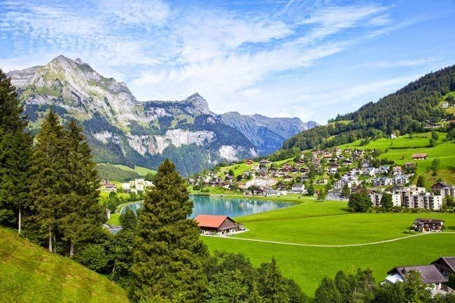 The-charming-town-of-Engelberg-in-Switzerland-2