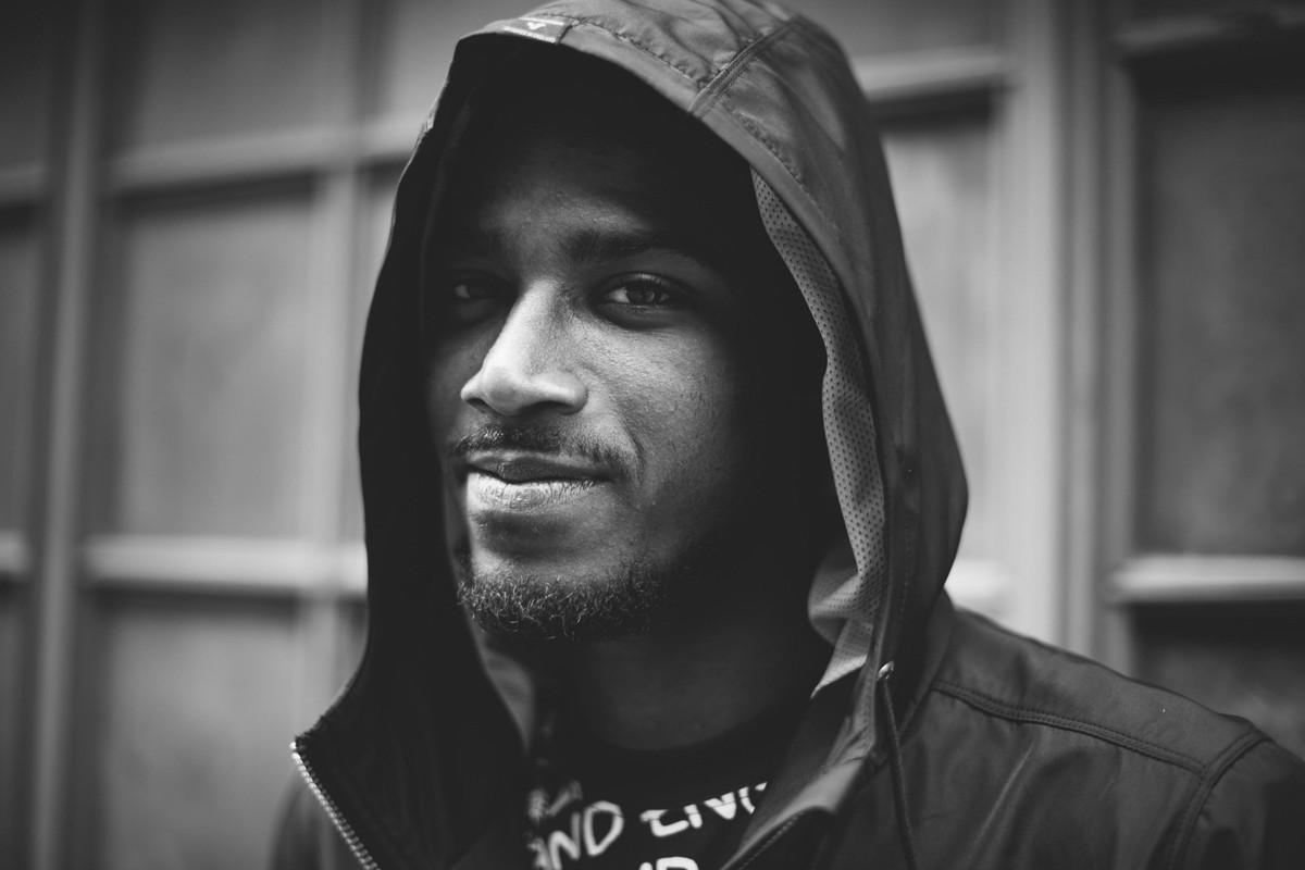 منزل-الديكور-stickz-التغييرات-الرئيسية-003-لو-res-وسيم-رجل-صورة-قماش-الحرير-المشارك-طباعة-RW143