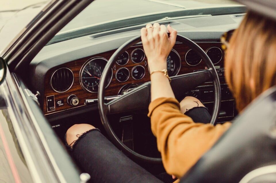 سيارات-للإيجار-اليومي-مع-سائق-960x636