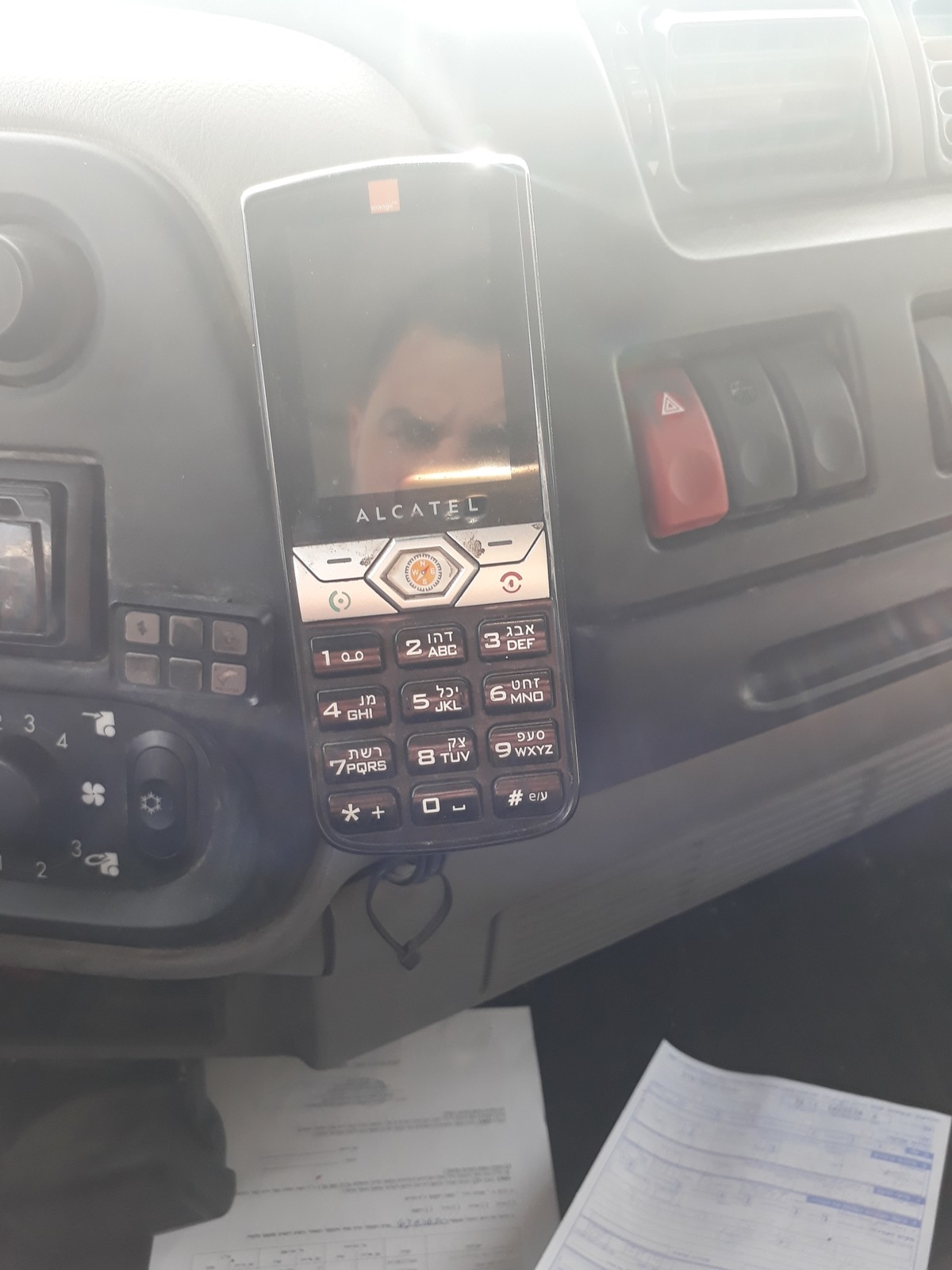 1517813675956-675184605