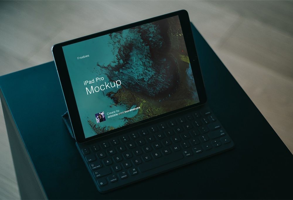 iPad_Pro_with_Keyboard_on_Table_Mockup