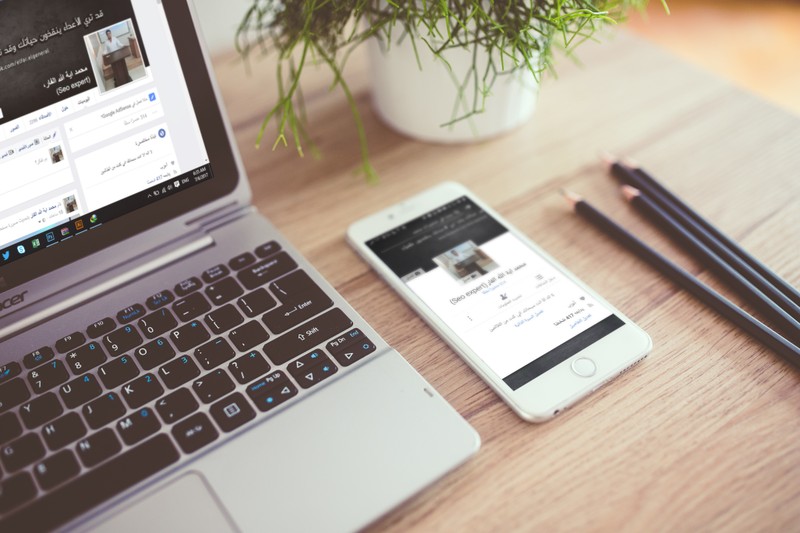 kaboompicscom_iPhone_6_Plus_and_laptop_on_wooden_desk