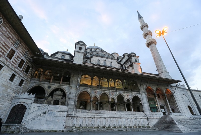 Eminonu-Yeni-Camii-Mosque-Aralık-2012-Istanbul-Turkey-Photographs-by-Bülent-Özalp