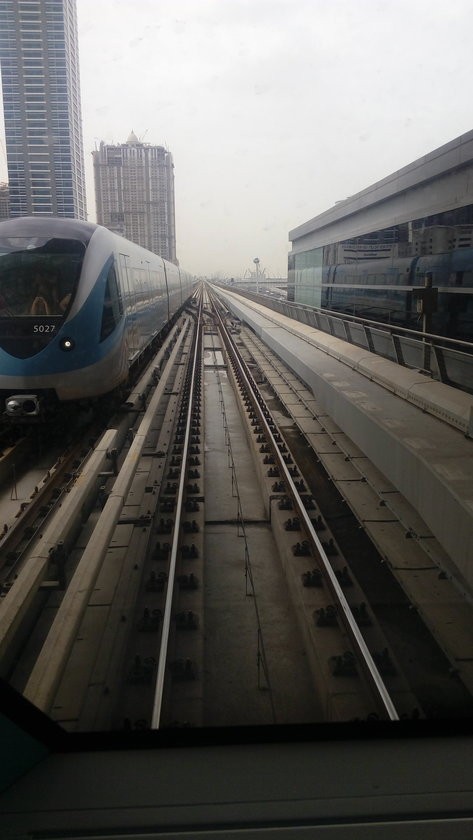 مترو دبي من قريب