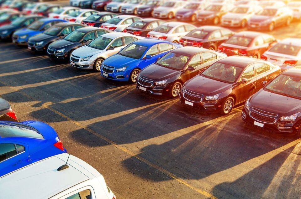 سيارات-فخمة-للايجار-في-دبي-960x636