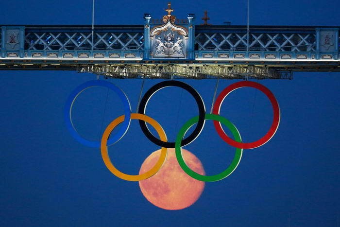 حينما يكمل القمر حلقات شعار الأولمبياد