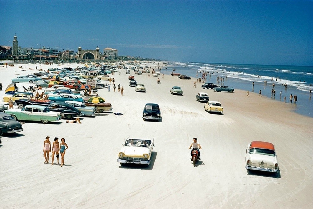 شاطئ في فلوريدا في الولايات المتحدة في الخمسينات