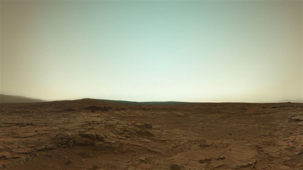 هذه صورة حقيقية وملونة من سطح المريخ