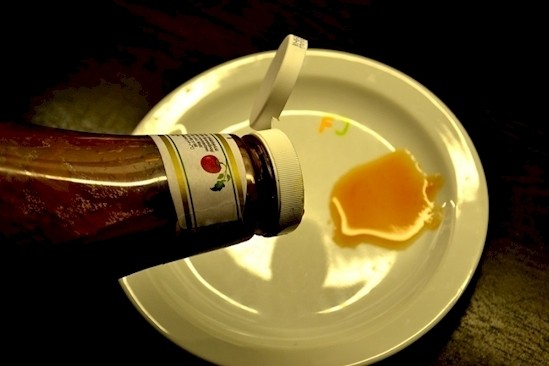 المادة المقززة التي تخرج من قنينة الكتشب اذا نسيت خلطها من قبل