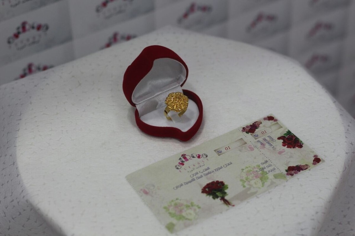 الجائزه الثانية خاتم ذهب الوزن 6 جرام عيار 22 ب قيمة 110 ر.ع