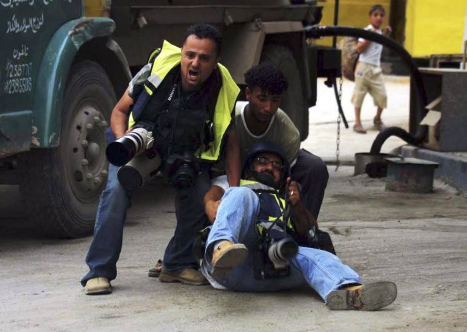 إصابة مصور رويترز الفلسطيني عابد عمر في اشتباكات في نابلس
