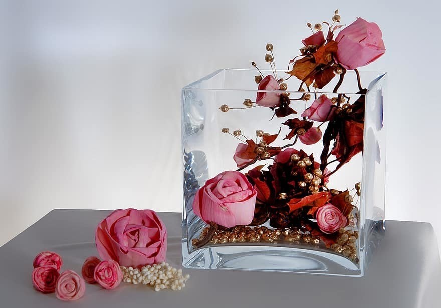 composition-roses-inside-a-flower