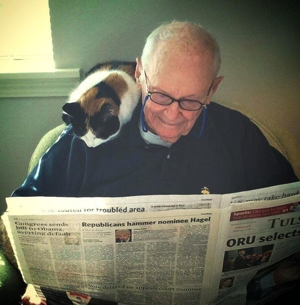 أفضل الأصدقاء لك، والمشاركة فى قراءة الصحف