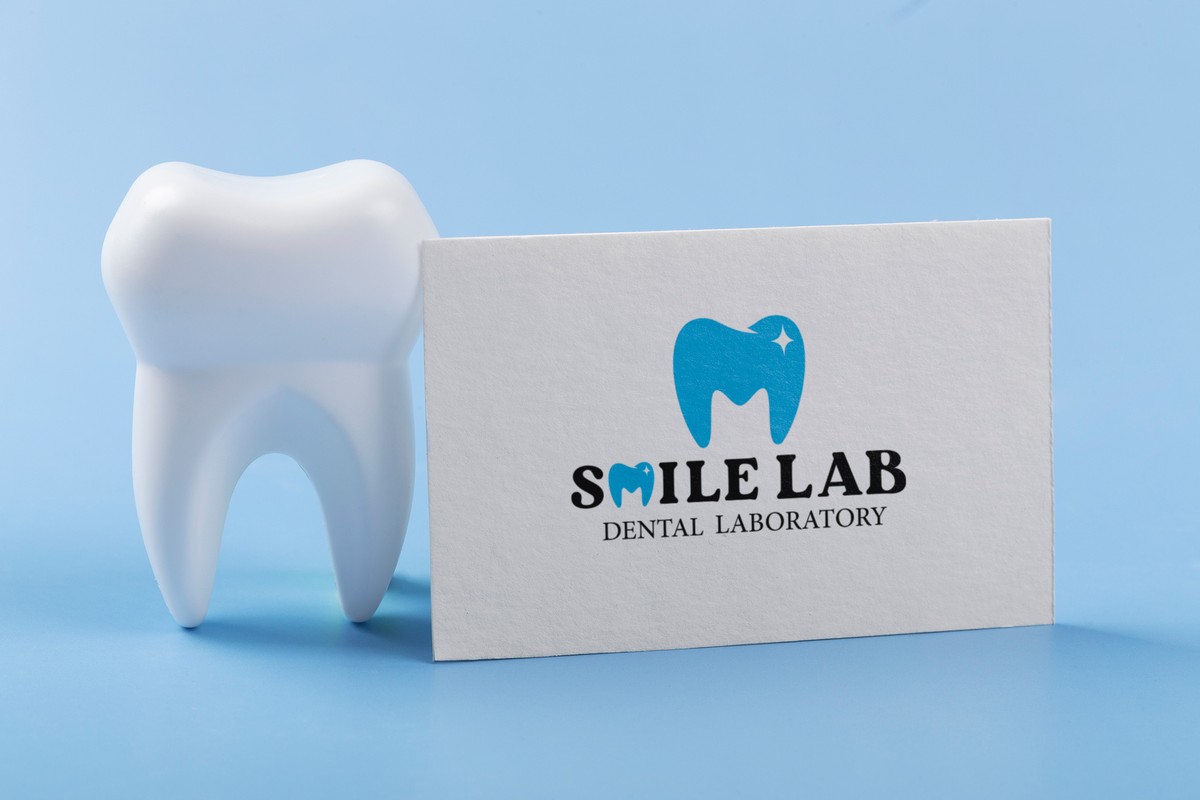 smile lab logo for dentist clinic
