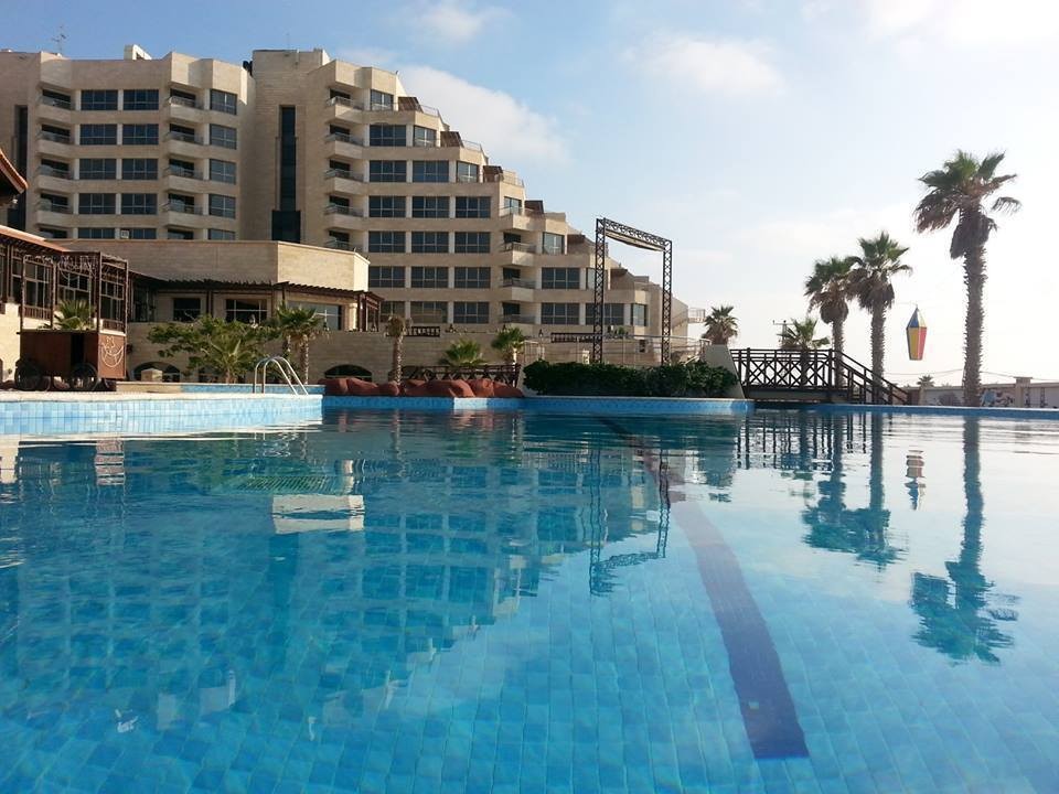 988304_598754043519031_370079773_n