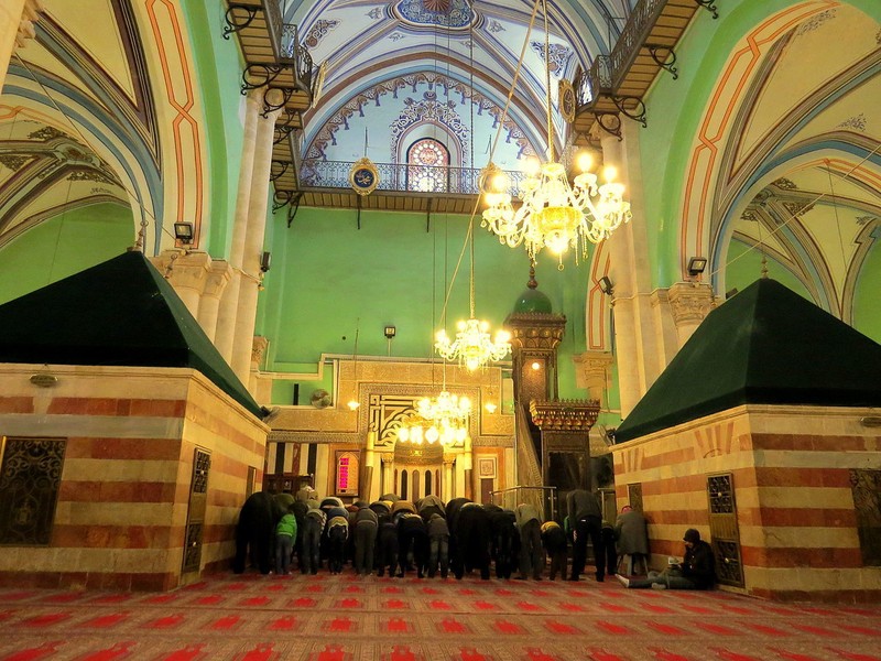 Muslims_pray__in_January_2014