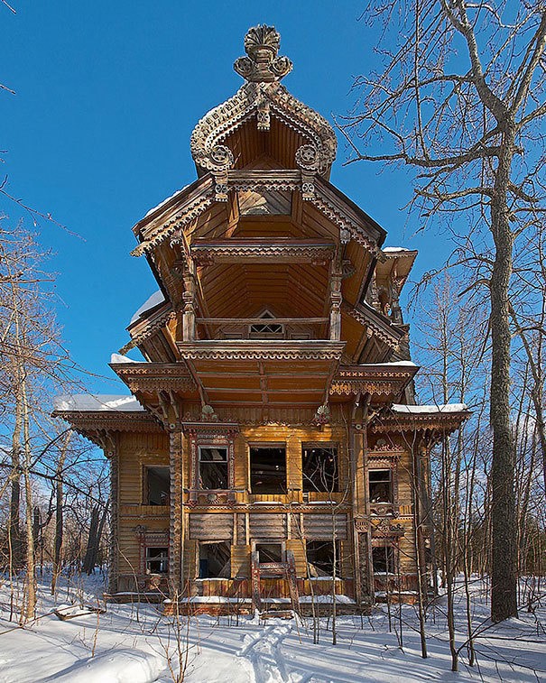 بيت الخشب المهجور فى روسيا
