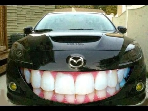 سيارة مع ابتسامة
