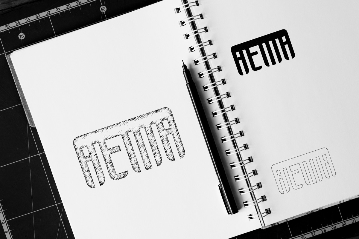 Notebook_Sketch_Logo_Mockup_هشكه_اسكتش