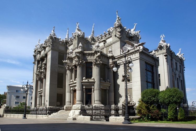 The_House_with_Chimeras