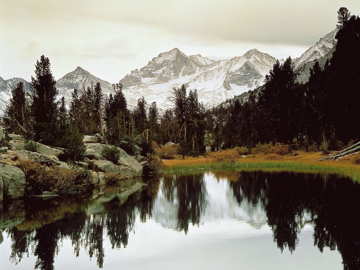Glacial_Tarn._Bear_Creek_Spire._Rock_Creek__California